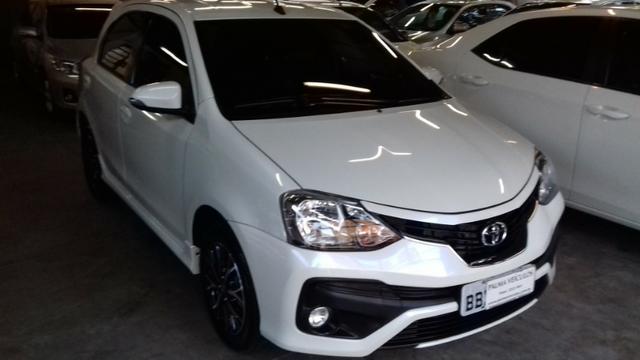 Toyota Etios platinum 1.5 automatico branco 2017/2018 - Foto 2