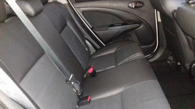Toyota Etios platinum 1.5 automatico branco 2017/2018 - Foto 8