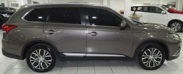 Mitsubishi Outlander 2.2 Diesel Top de linha 7 Lugares Couro Bege Xenon Teto
