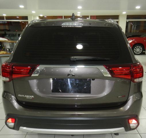 Mitsubishi Outlander 2.2 Diesel Top de linha 7 Lugares Couro Bege Xenon Teto - Foto 7