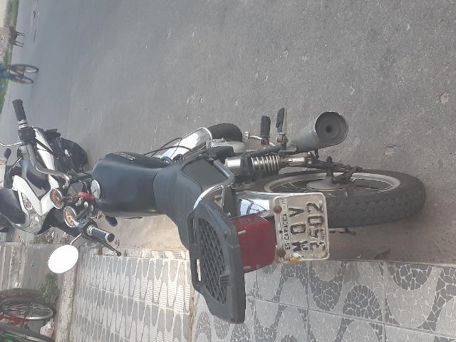 Vendo ou trouco Suzuki 125 intruder atrasada - Foto 2