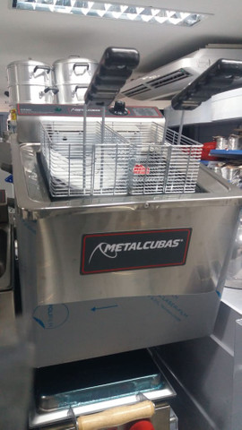 Fritadeira eletrica de mesa metalcubas Gfao-18m (nova) Alecs - Foto 2