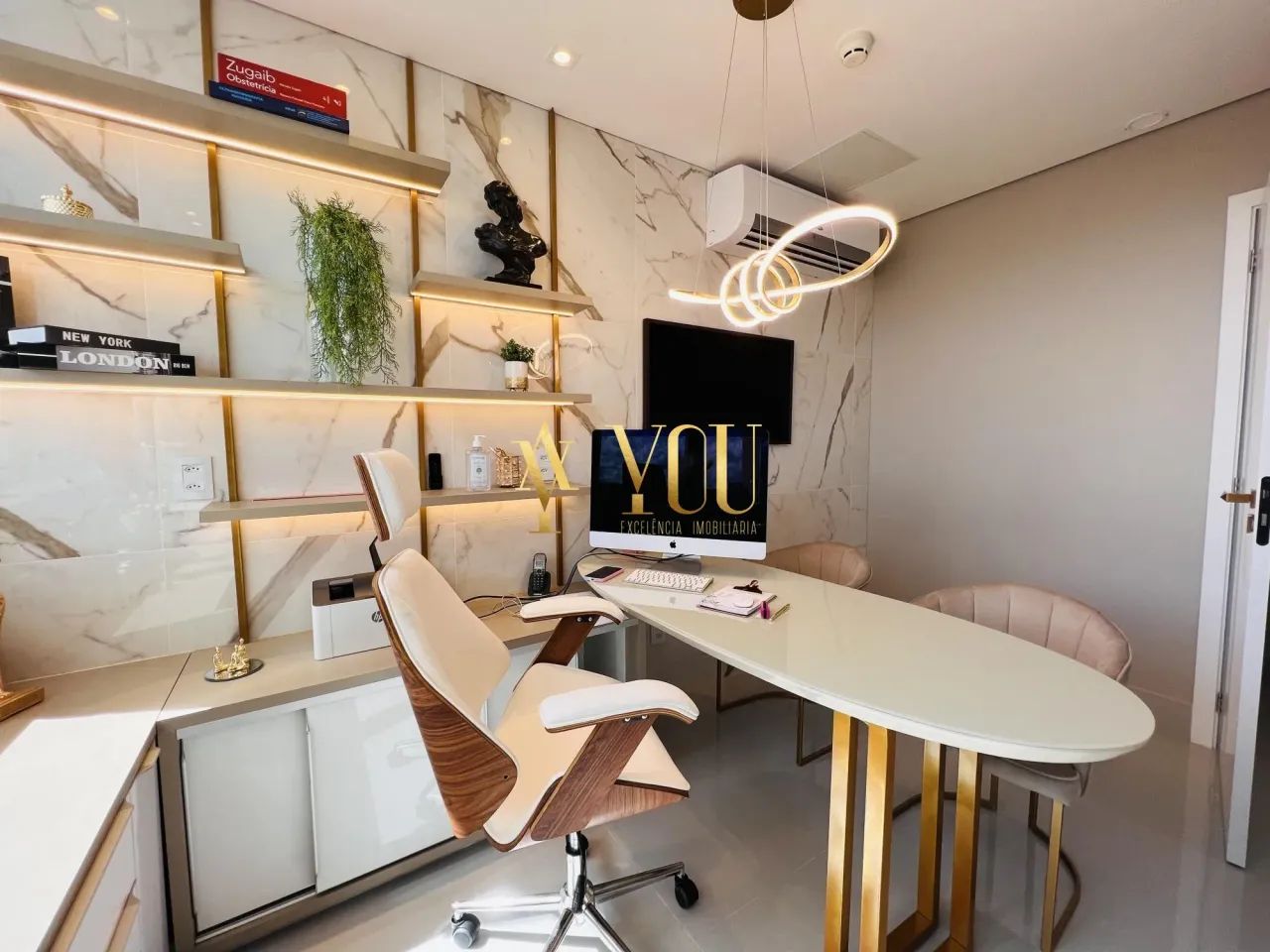 Clínica Médica com Decoração Sofisticada e com Consultórios Médicos com Macas e - Foto 4