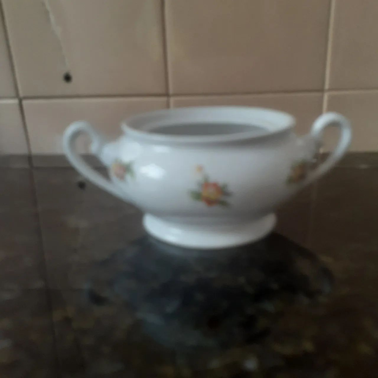 Açucareiro porcelana  pequeno...sem tampa 