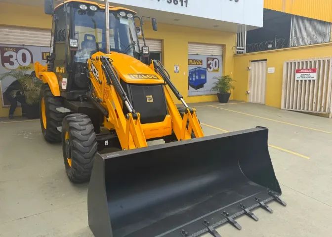 Retroescavadeira JCB 4X4 3CX 2020
