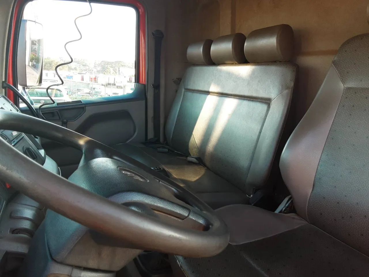 Volkswagen 15.190 E Constellation 2p (diesel)(E5) 2018/2019 Vamos Seminovos  CURITIBA - Foto 9