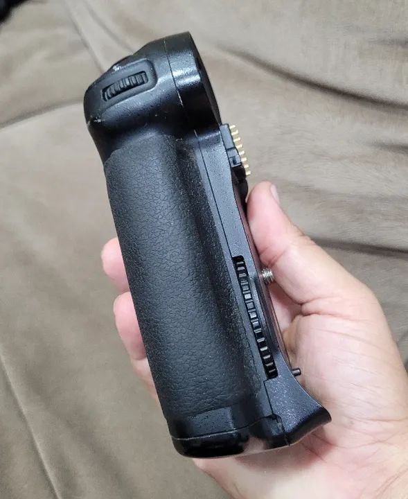 Battery Grip Nikon MB-D10 para D300, D300S e D700 - Foto 3
