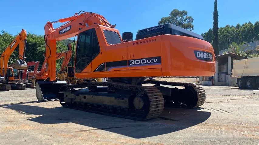 Escavadeira Esteira Doosan Solar 300LCV  - Foto 2