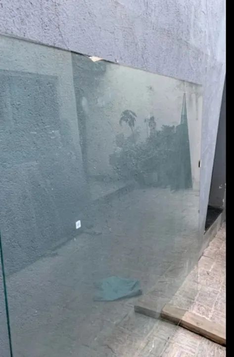 Vidro temperado para divisória.