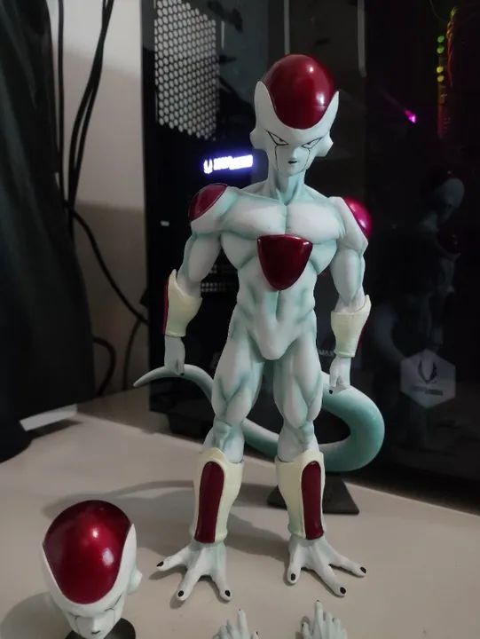 Boneco Freeza 24cm c/ 2 cabeças e 2 pares de mãos