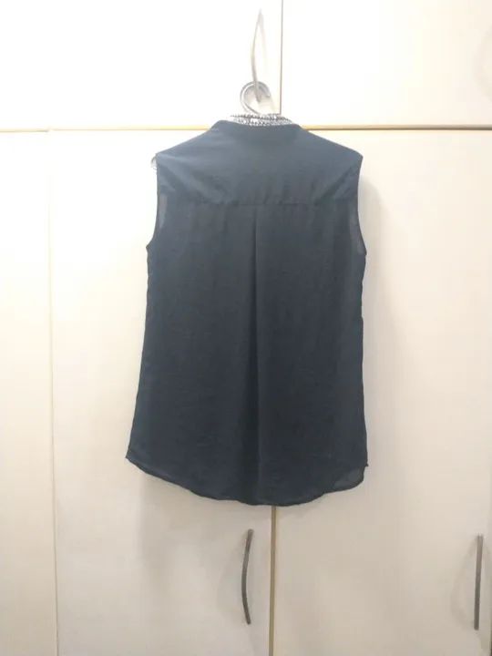 camisa preta comprida bordado - Foto 4