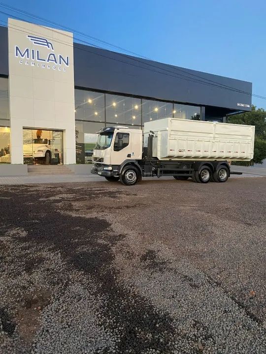 VOLVO VM 330 6X4 ROLLON OFF CAÇAMBA AGRICOLA - Foto 3