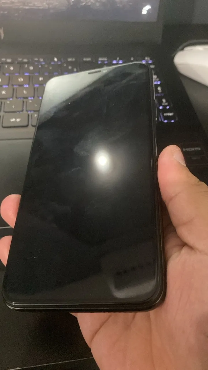 IPHONE 11 PRO MAX COM DEFEITO NA PLACA