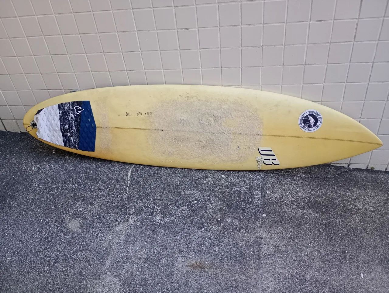 Prancha de Surfe Usada - UB Tam . 6'2  / 31 litros 