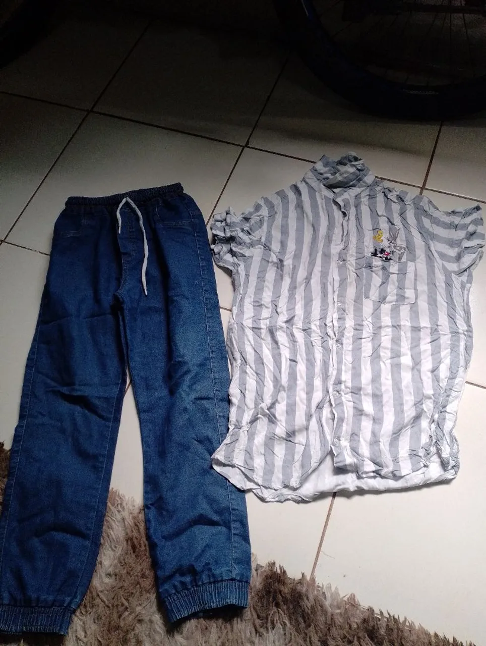 Conjunto Jeans e Camisa Listrada