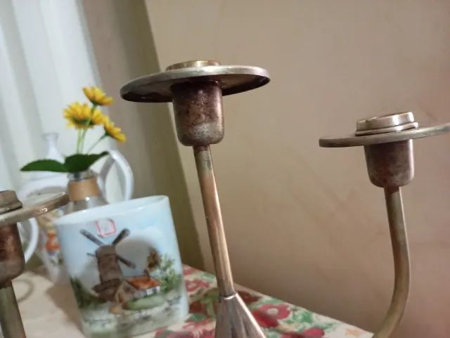 castiçal candelabro antigo 3 velas  - Foto 2