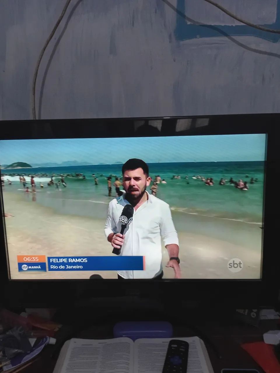 Vendo essa tv AOC 26 polegadas montada smart  - Foto 4