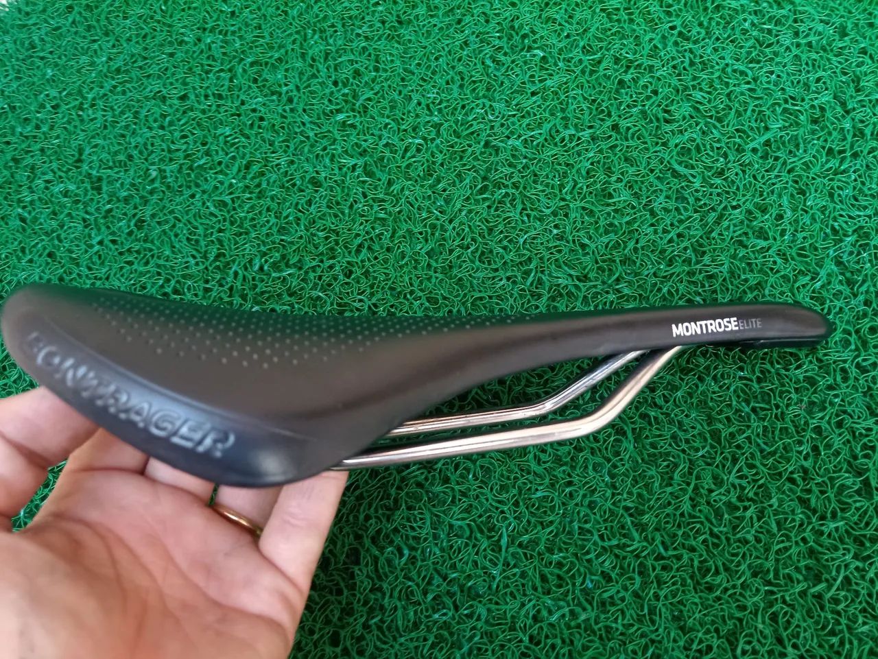 Selim de bicicleta Bontrager Montrose Elite, trilho Titanium peso