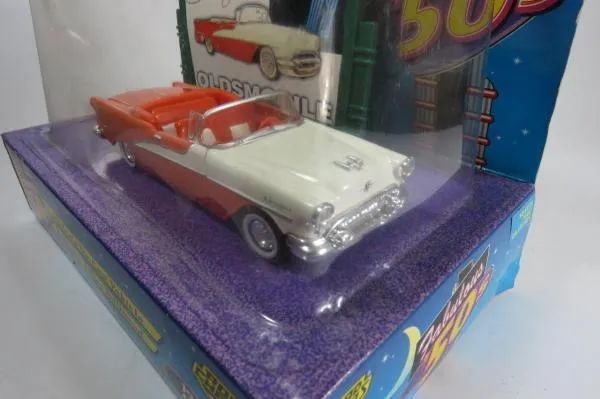 Miniatura do OLDSMOBILE 1955 - Escala 1:43, na luxuosa embalagem - Road Champs - Foto 4