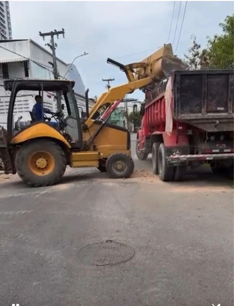 Trabalho com demolição  Remoção de entulhos etc
