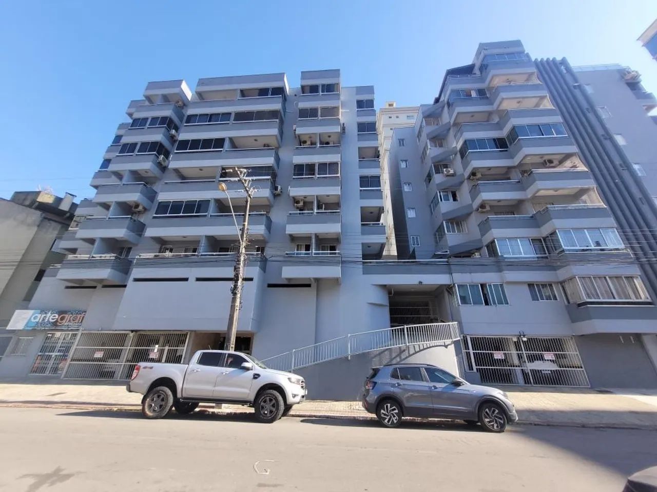Imóvel para aluguel tem 70 metros quadrados com 2 quartos em Meia Praia - Itapema - SC
