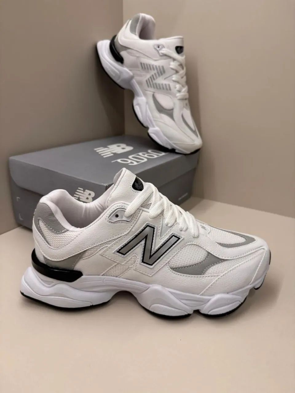 Tênis New Balance 9060 - Black/White - Foto 2