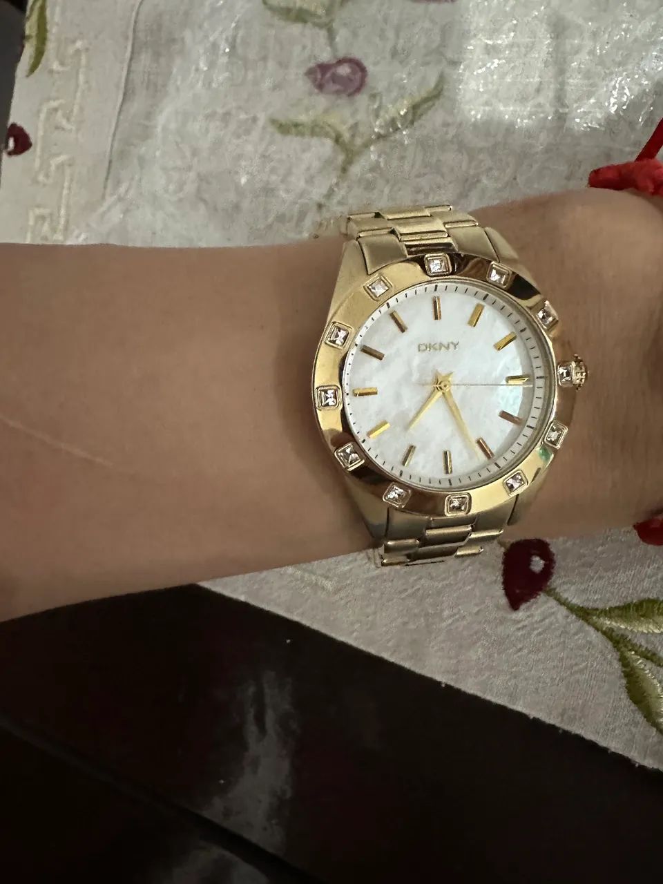 Relógio DKNY Jitney dourado 
