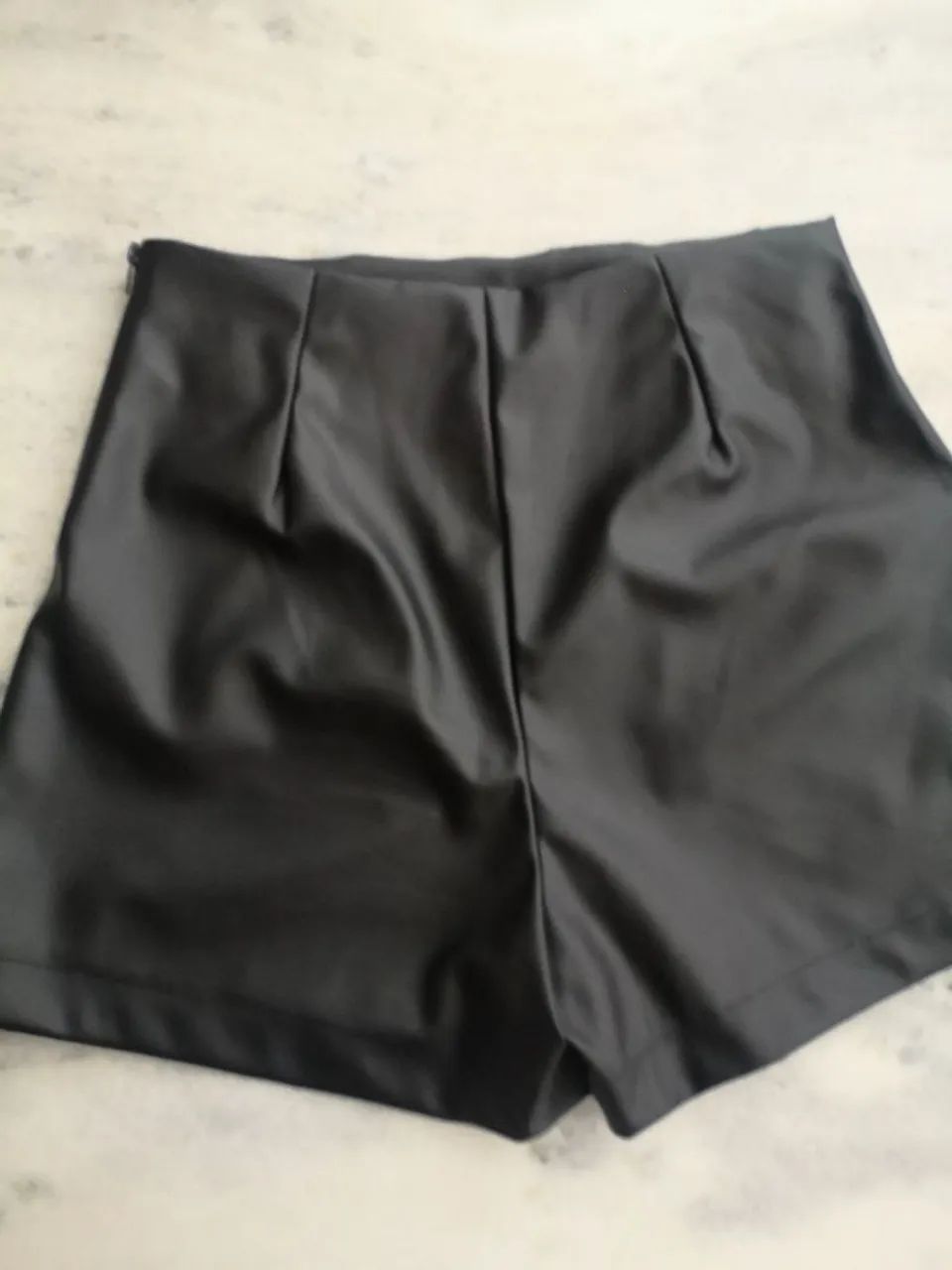Shorts de Couro Sintético Elegante