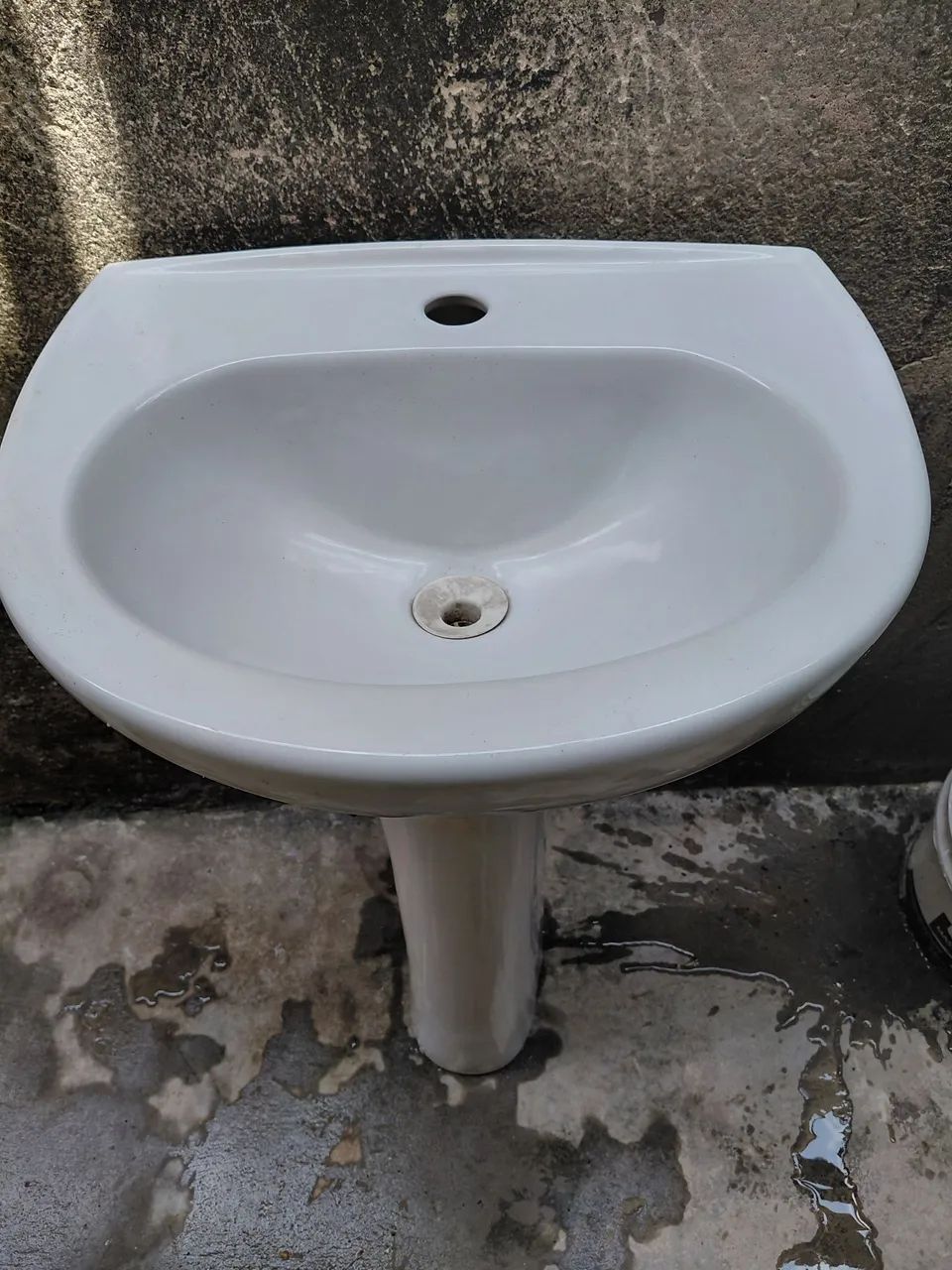 Enamel sink64330447143555120