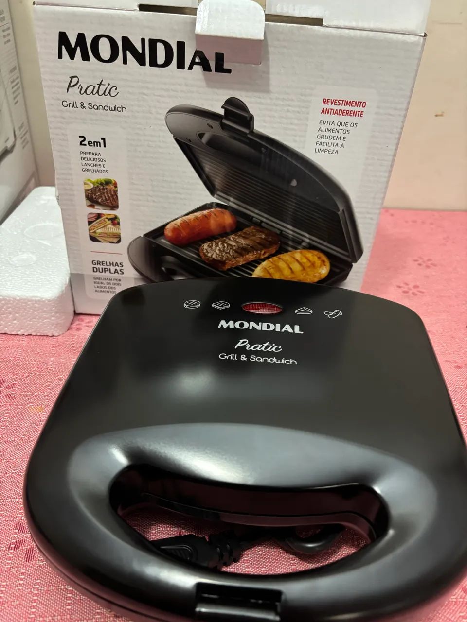Sanduicheira Grill Mondial na caixa