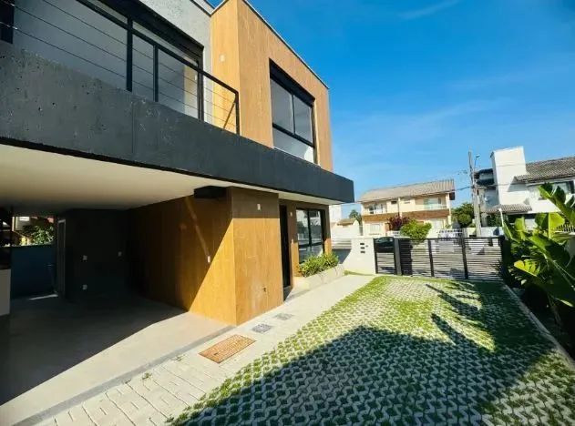Sobrado novo, alto padrão de acabamento no Campeche - Florianópolis - SC