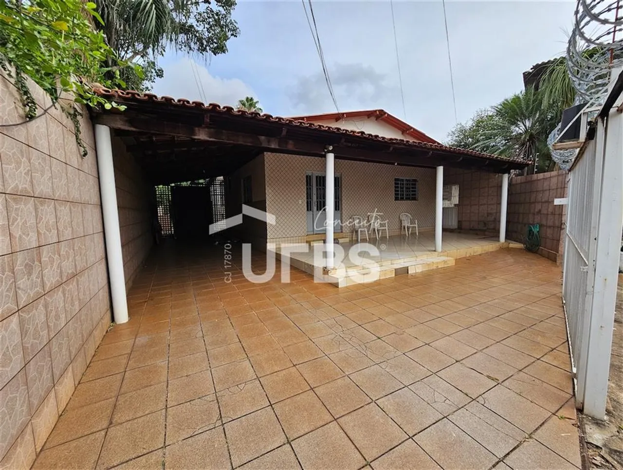 CASA TÉRREA COM 3 QUARTOS ( VIELA )