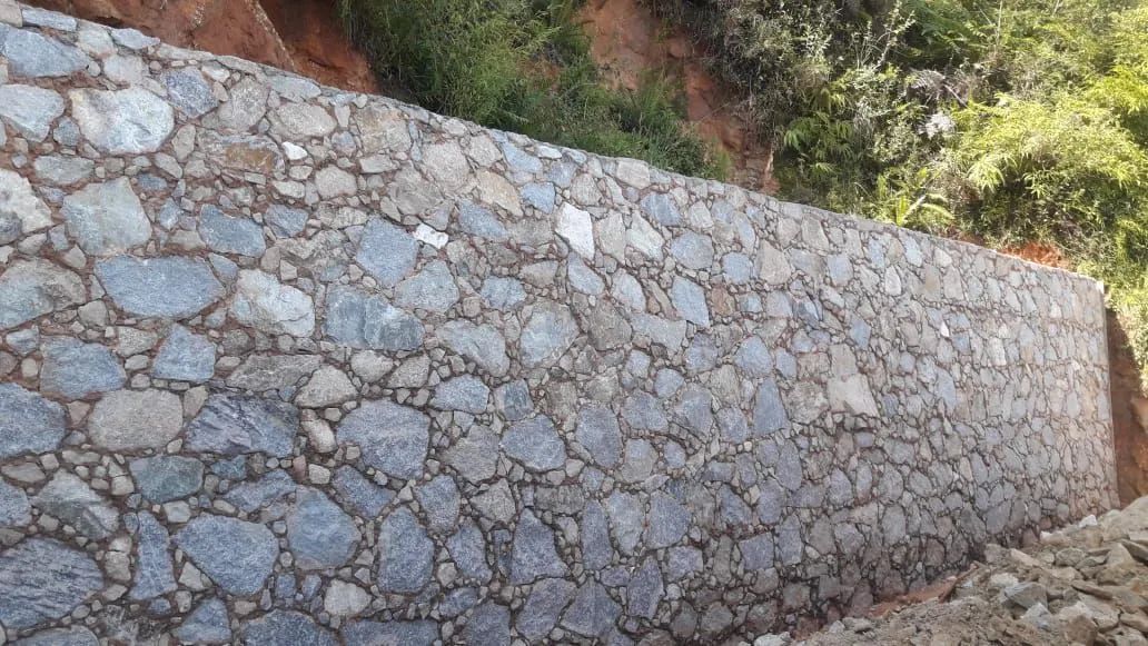 Amigo7daconstrucao muro de pedra calçadas  bancos etc... - Foto 2