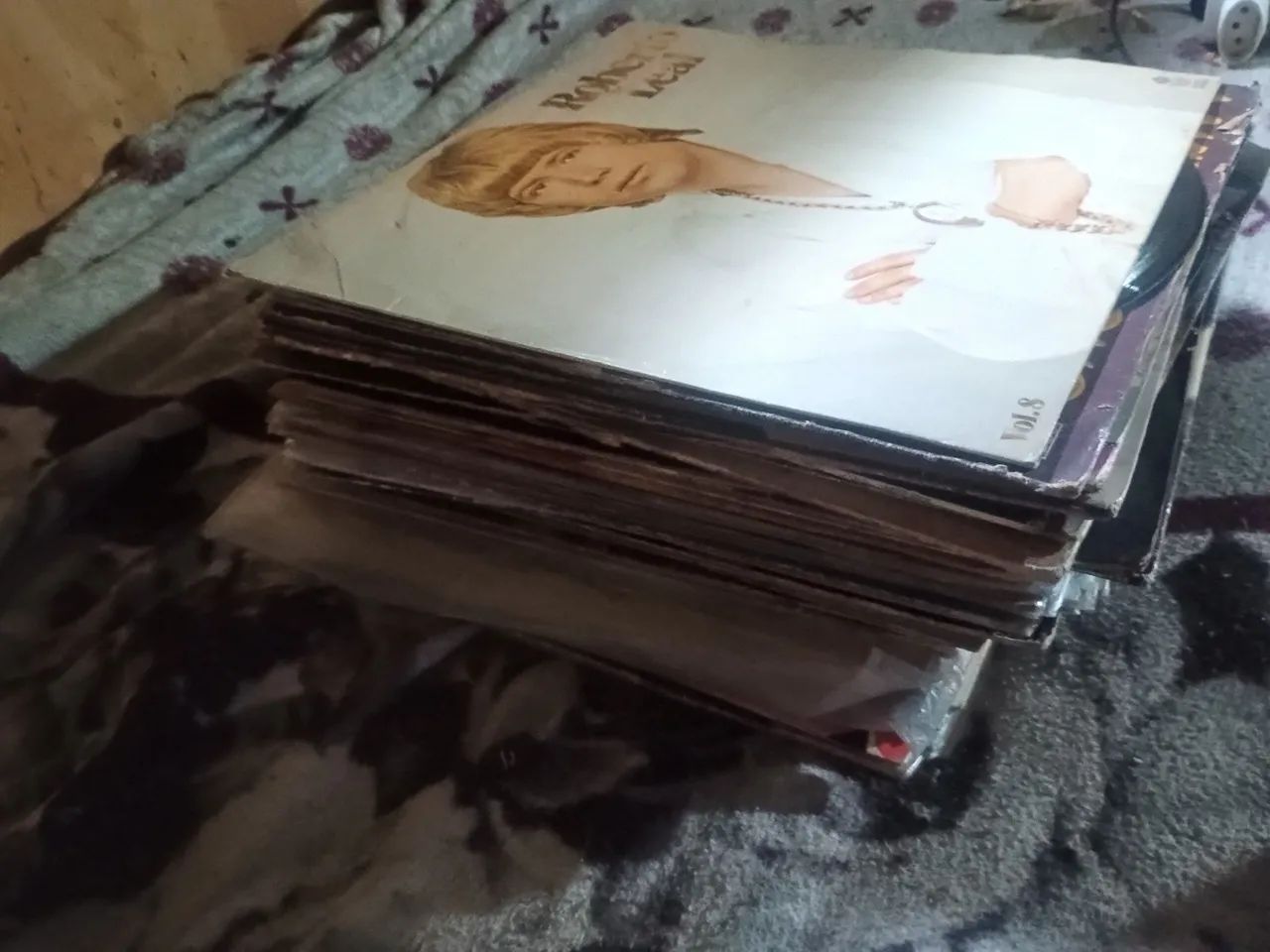 Disco de vinil  cada um é  3 reais 
