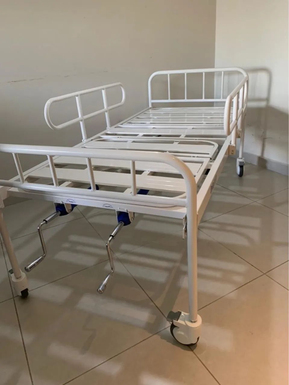 Cama Hospitalar NOVA na caixa lacrada  - Foto 3