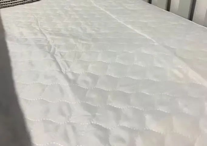 Capa impermeável para berço branca - Foto 3