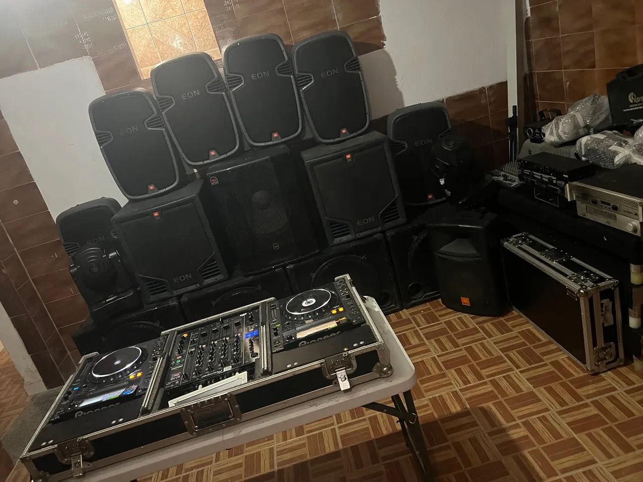 Conjunto de Caixas de Som EON para DJ + cases DJ profissional - Foto 2