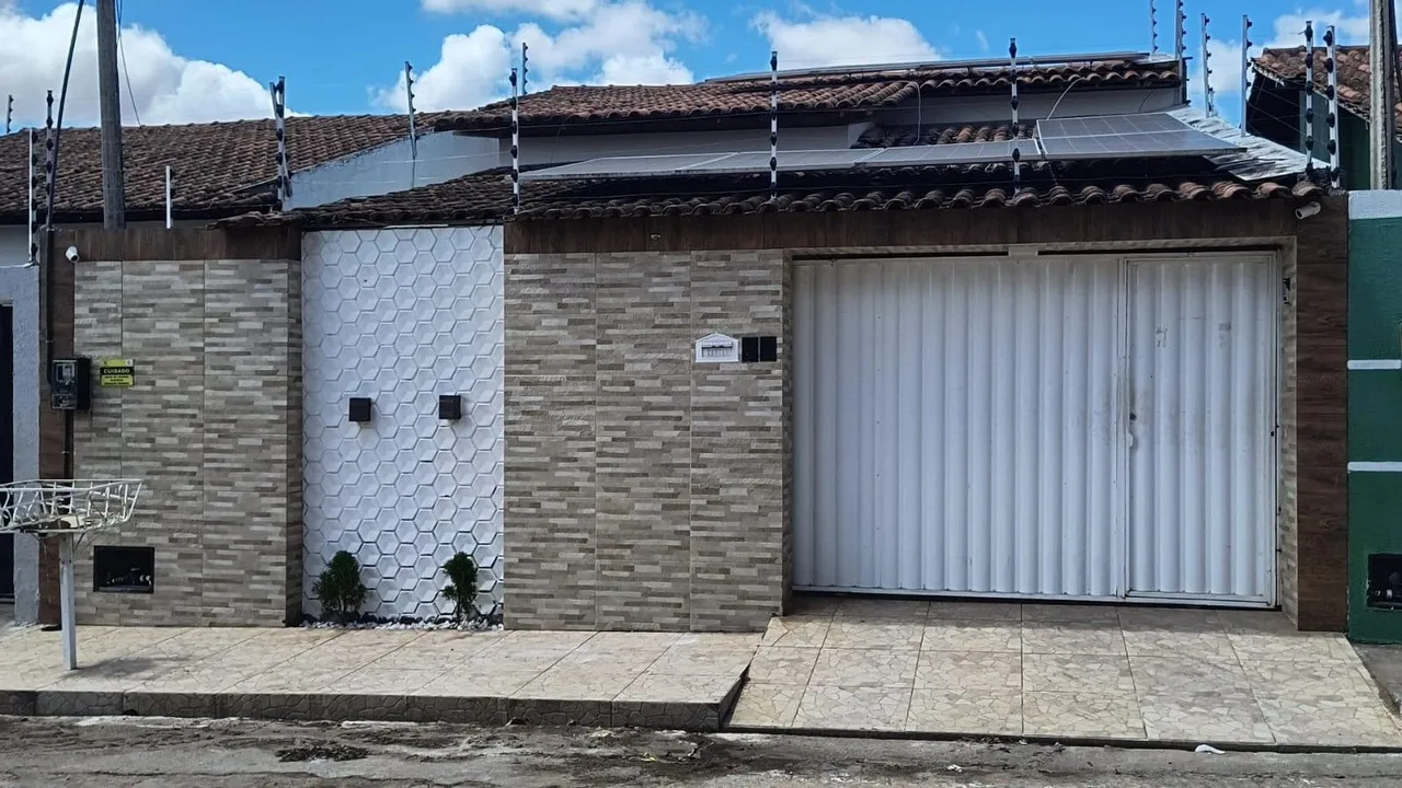 Vende-se casa com cacimba e energia solar incluso
