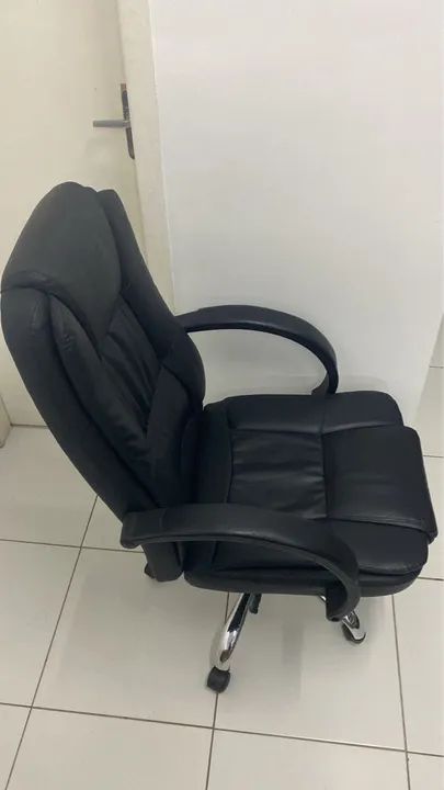 Cadeira de Escritório Executiva Preta em Couro - Foto 3