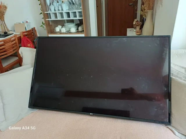 Smart TV LED 49 LG Modelo 49UM 731C0SA