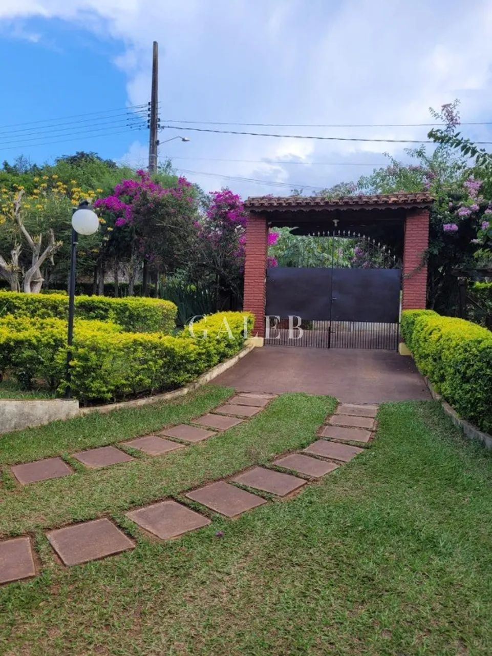 Deliciosa Chácara à Venda em Atibaia-SP no Jardim Estância Brasil: 5 Suítes, 2 Salas, pisc - Foto 2