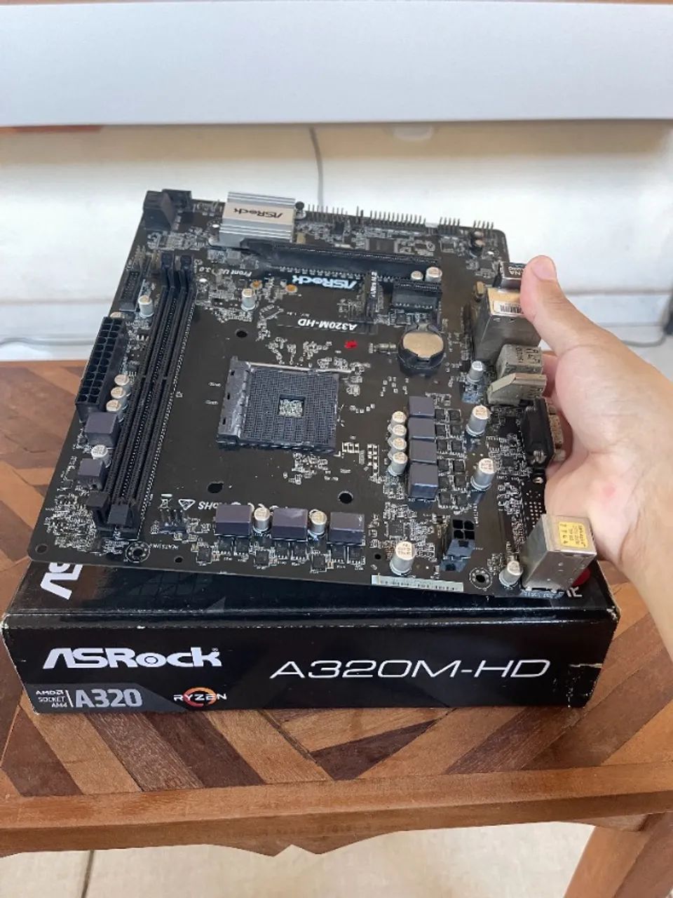 PLACA MÃE ASROCK A320M-HD AM4 - COMPLETO COM CAIXA
