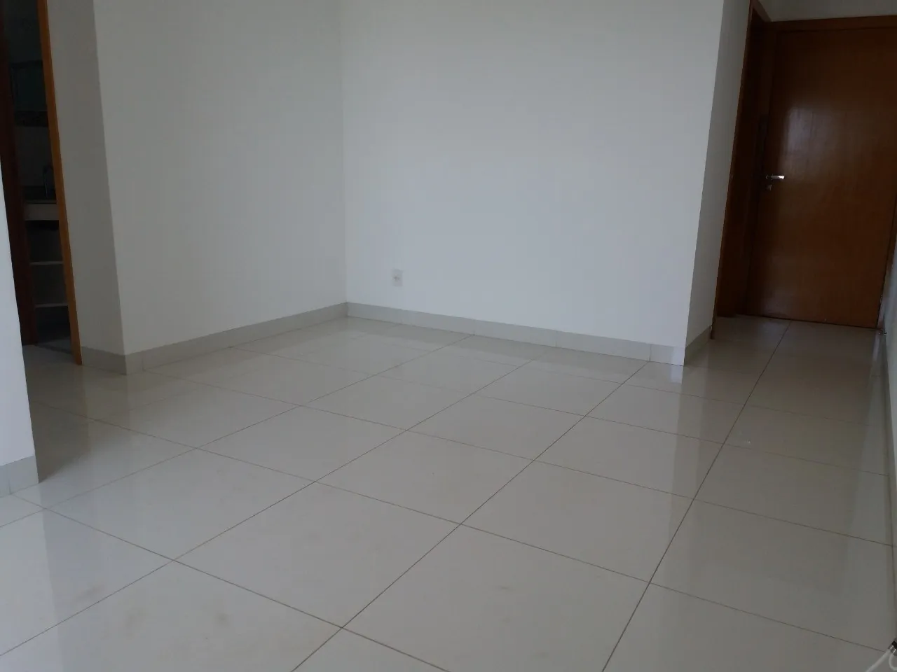 Imóvel para aluguel possui 55 metros quadrados com 2 quartos em Jardim Itália - Cuiabá - M