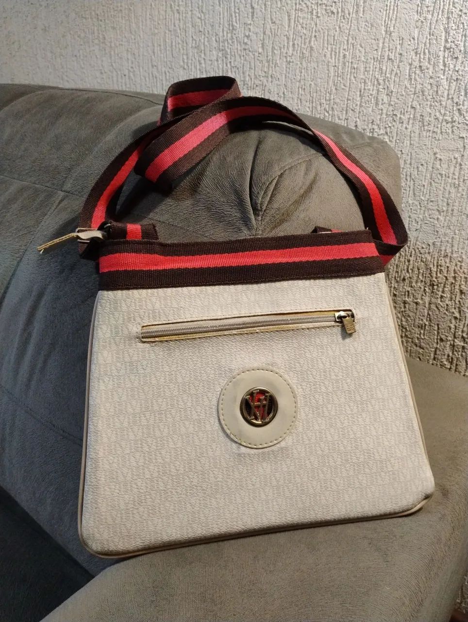 Bolsa de Ombro Clássica com Detalhes Elegantes