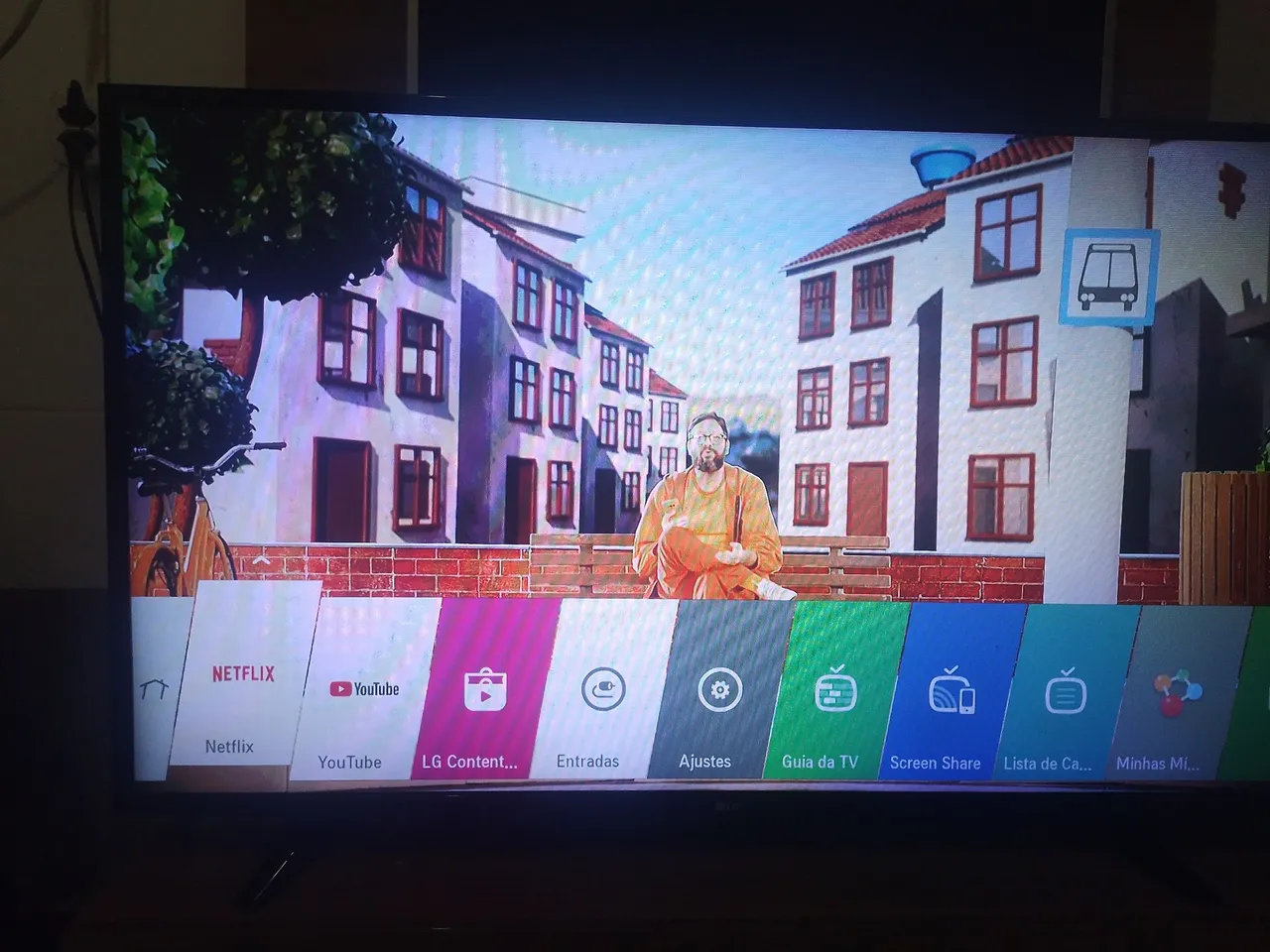 Smart TV LG com aplicativos e tela grande
