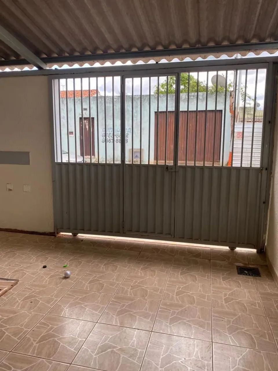 QD 08 LT 47 SETOR LESTE CASA DE FUNDO 02 QUARTOS COM LOCAL PARA COLOCA 01 VEICULO