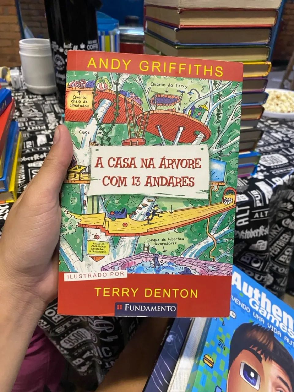 Livro A Casa na Árvore com 13 andares