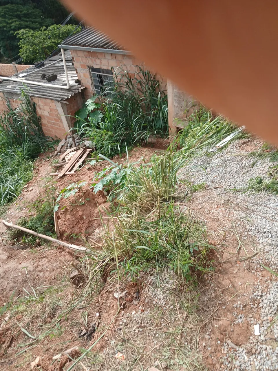 Vendo uma área na beira linha ao lado do bairro Nazaré vai carro na porta 35 mil