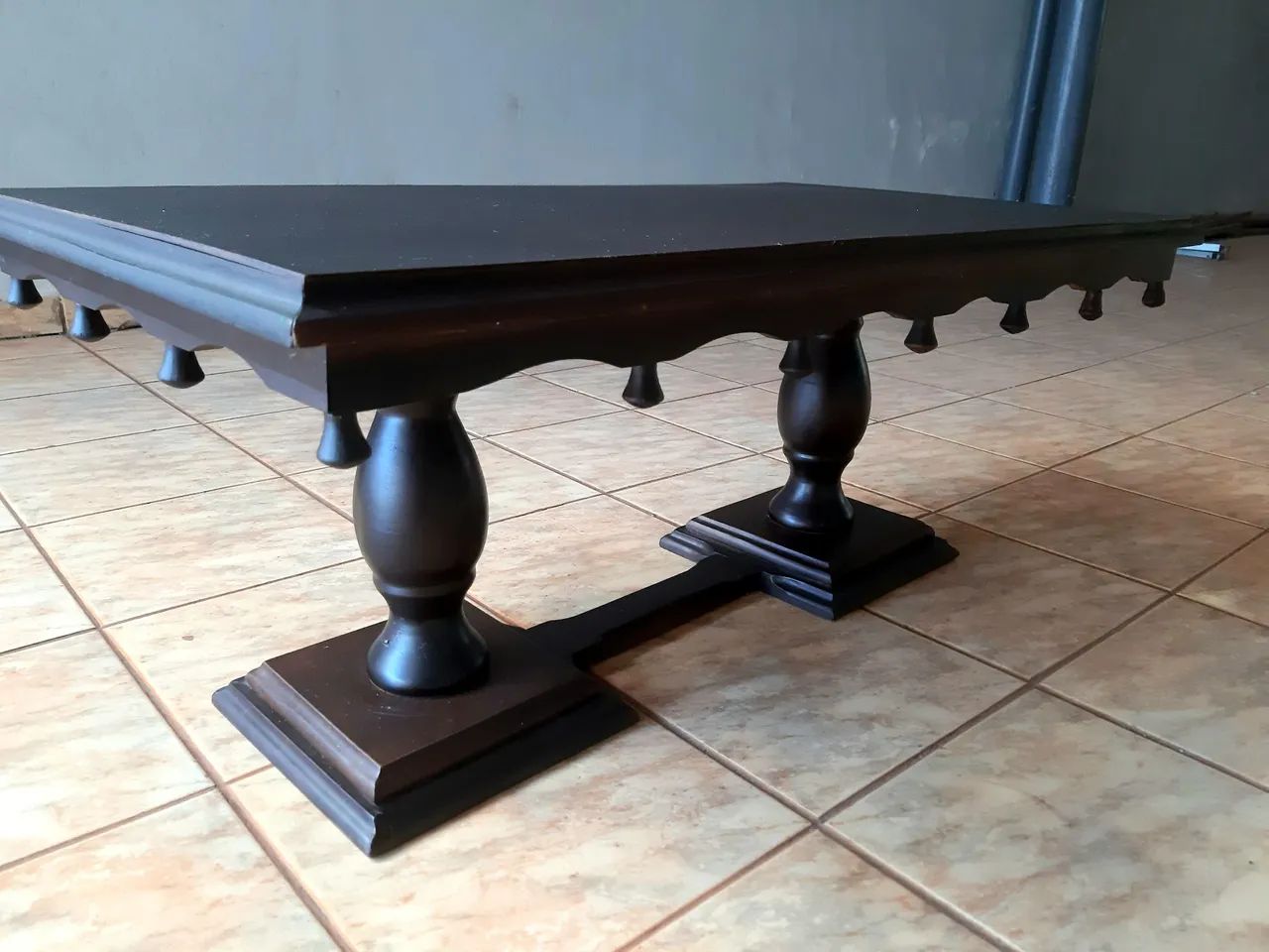 Mesa de Centro Clássica em Madeira Maciça - Foto 4
