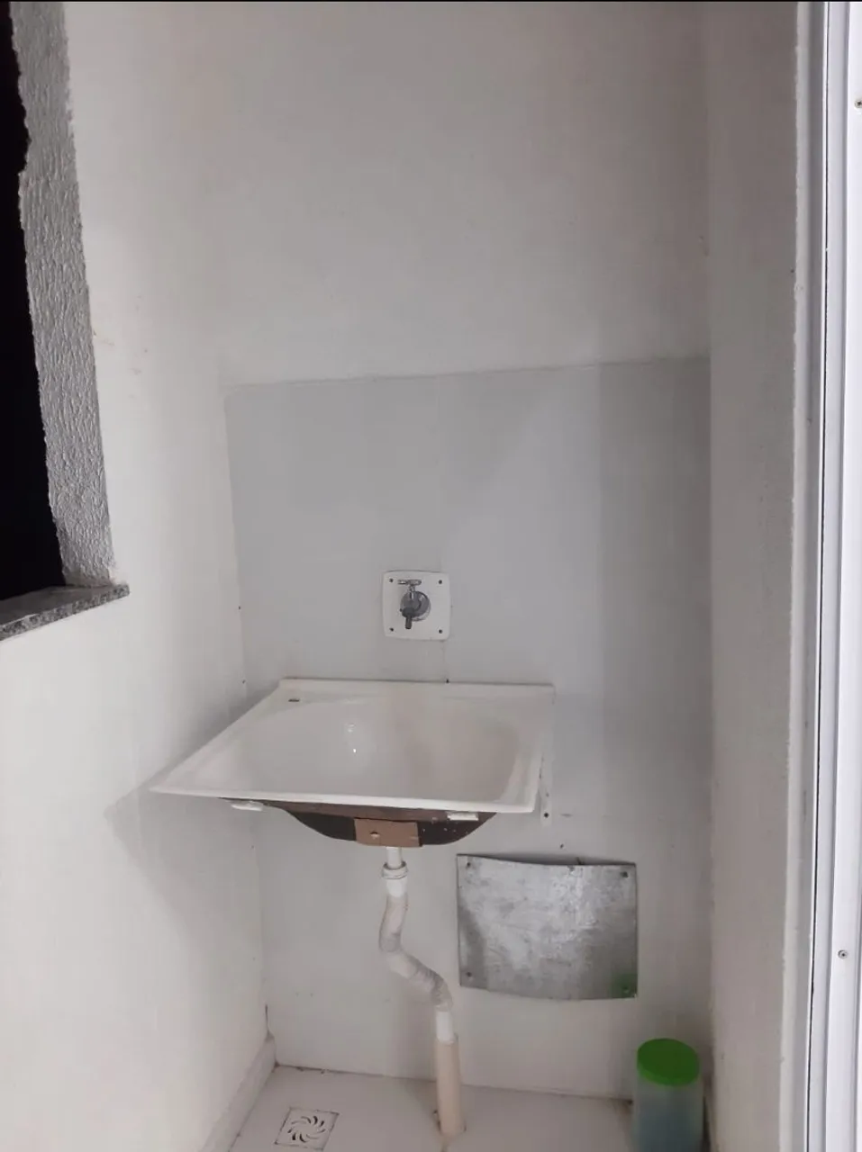 ALUGA-SE APARTAMENTO NO CONDOMÍNIO MILÃO